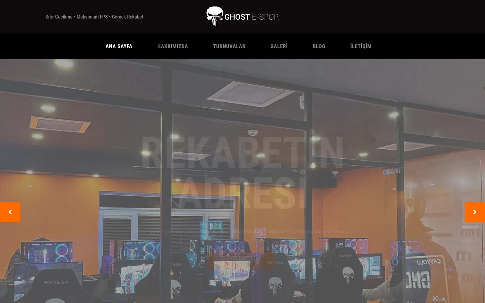 Ghost Espor home page: a slogan over an interior photograph of the gaming centre lined with PCs, and a dark top menu.